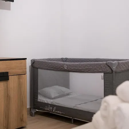 The Yellow Dot Апартаменты *