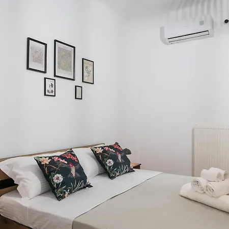 The Yellow Dot Apartman *