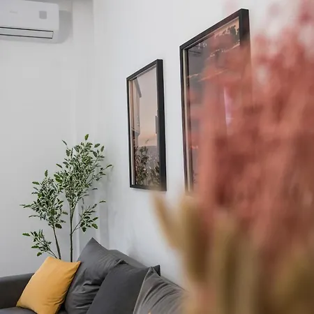 The Yellow Dot Tessalónica